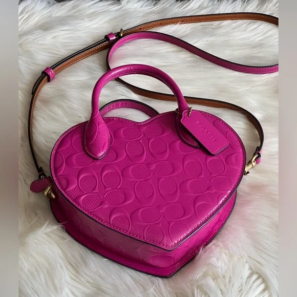 CN600 - Coach Heart Bag in Signature Leather - Picture 6 of 13